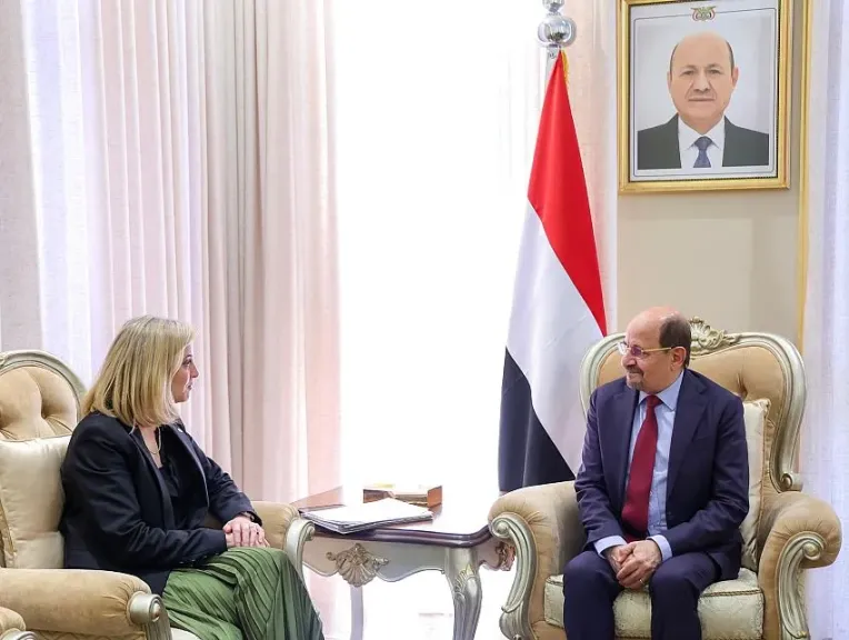 رئيس الوزراء اليمني يبحث مع وزيرة خارجية النمسا مستجدات الأوضاع وسبل دعم الاستقرار